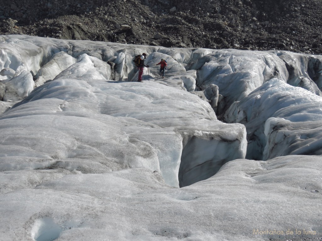 Cruzando grietas en el Glaciar Fiesch